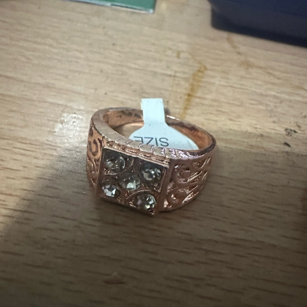Elegant Gold Ring with Crystal Accents